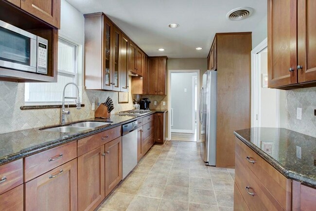 Photo - 1010 Bay Oaks Rd