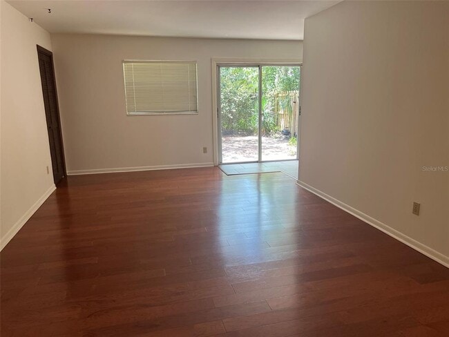 703 NE 5th Pl