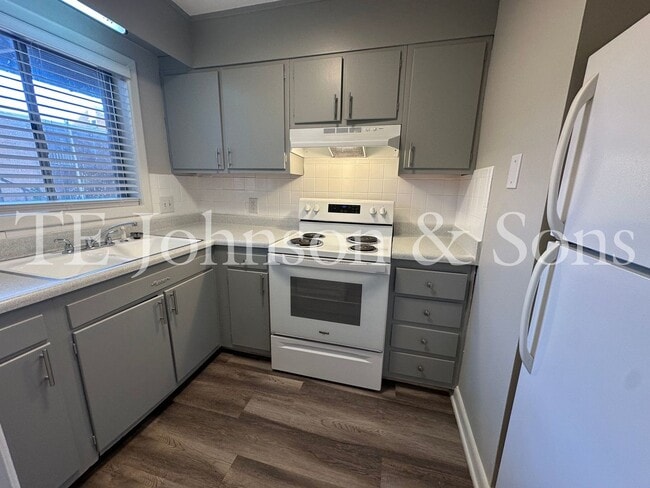Photo - 1 Bedroom Minutes from The School of the Arts! Unit 2001 S Main 209