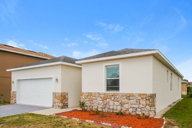 1557 Regent Ct