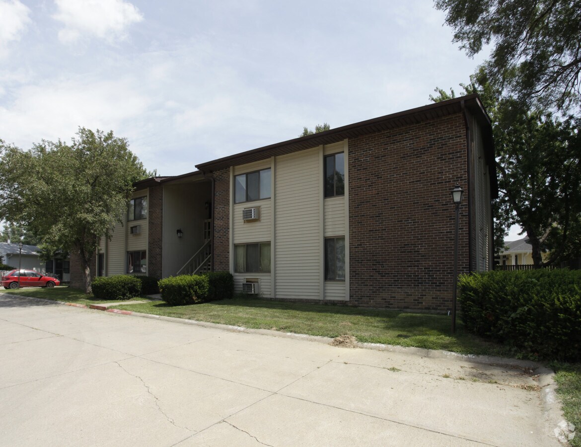 Eaglewood Court Apartments - Eaglewood Court Apartments