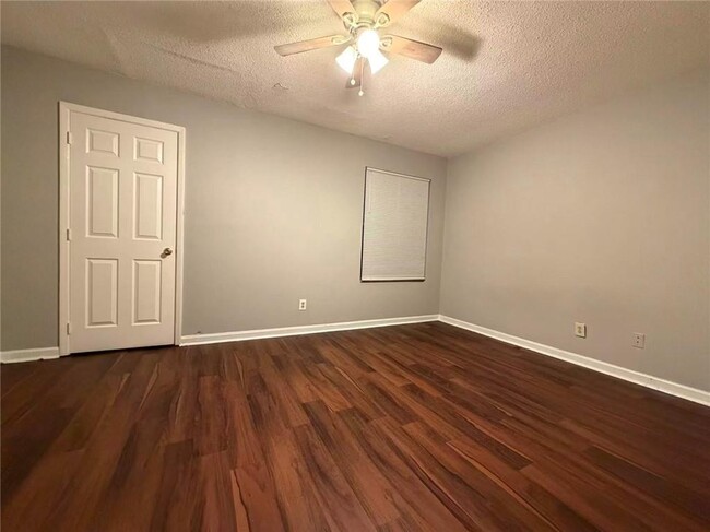 Photo - 3826 Moran Way