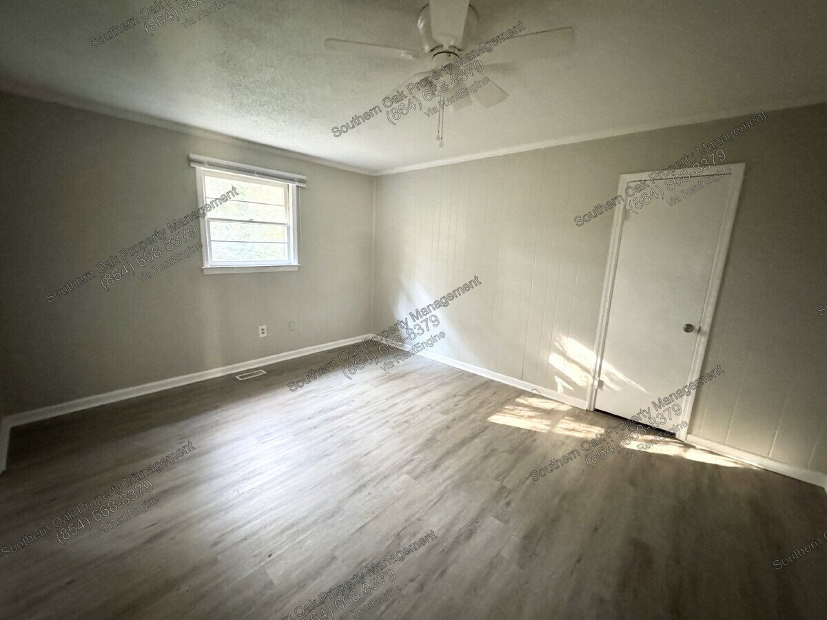 Photo - 200 Holliday Ln