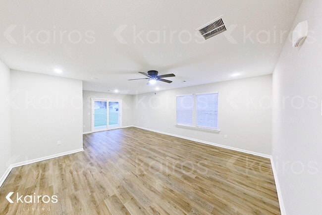 Photo - 10 Bungalow Cir