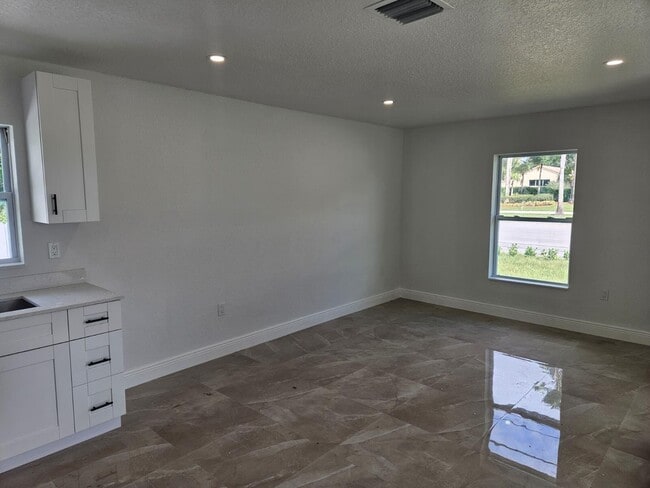 Photo - 5029 Sunrise Blvd