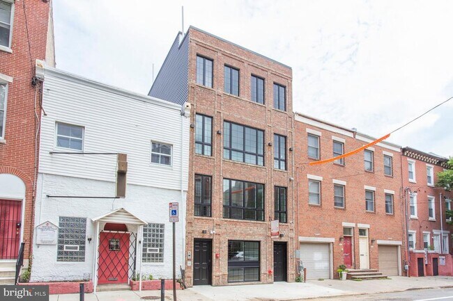 Building Photo - 1619 Bainbridge St Unit 3