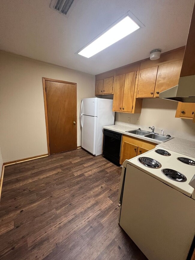 Photo - Cozy 2 Bedroom Duplex Near Everything – August Move-In