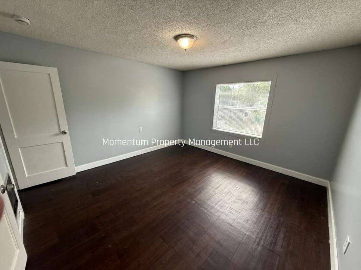 Photo - The perfect 1/1 Apartment - ASK ABOUT OUR SPECIALS!!!! Unit C