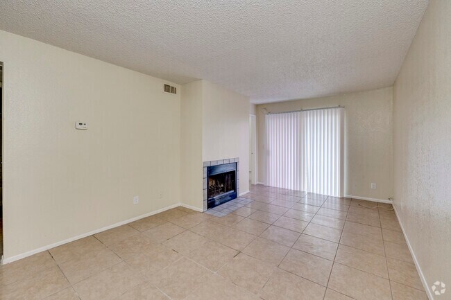 2BD, 2BA - 900SF - Living Room