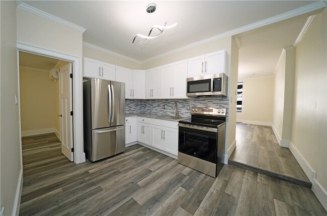 Photo - 184 N Main St