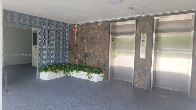 Photo - 950 Hillcrest Dr Unidad 302