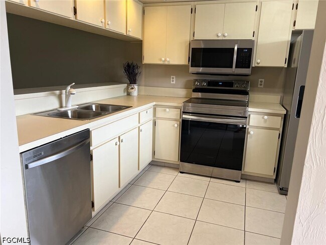 Photo - 13076 Cross Creek Ct Unit 408