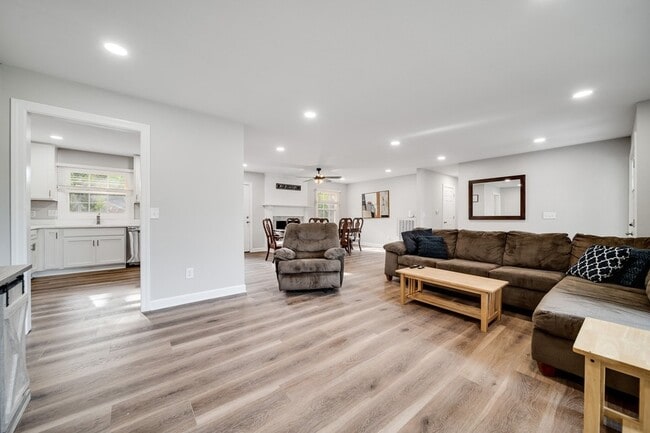 Photo - 1015 Craig St