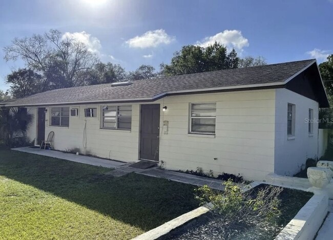 Building Photo - Updated 2 Bedroom Duplex in Tampa – Private, Convenient, and Move-In Ready Unit A
