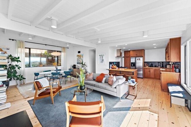 Photo - Oceanview Cottage Steps from Iconic Thousand Steps Beach