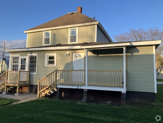 Building Photo - 518 E Division St Unit Upper Duplex Rental