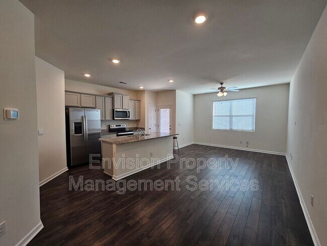 Photo - 611 Dairy Dr