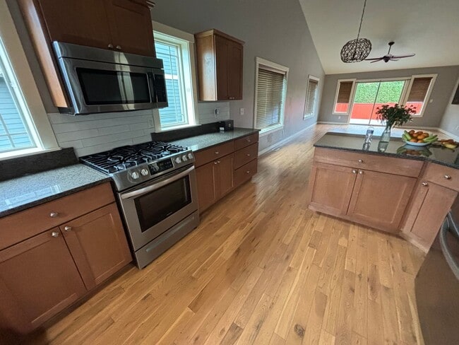 Photo - 1689 Aaron Dr