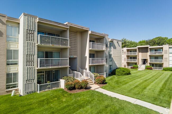 Building Photo - Lerner Surrey Square Rental