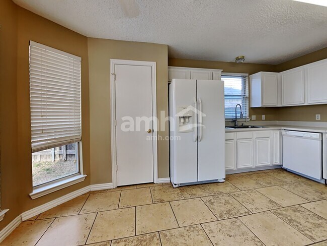 Photo - 2017 Lake Pointe Dr