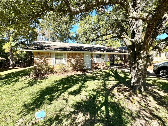 Photo - 102 Conifer Dr