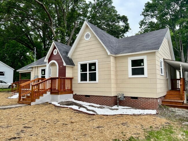 Building Photo - 611 N Main St Rental