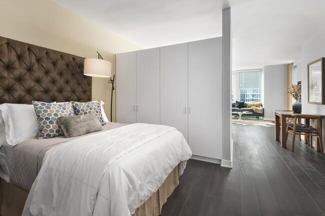 Photo - 20 W Randolph St