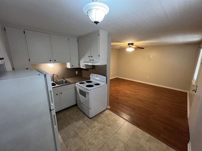 Photo - Garden View Apartments/Lee St. Unit 4133 Lee St, 17