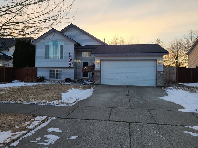 Photo - Beautifully updated 4 bedroom 2 bath Post ...