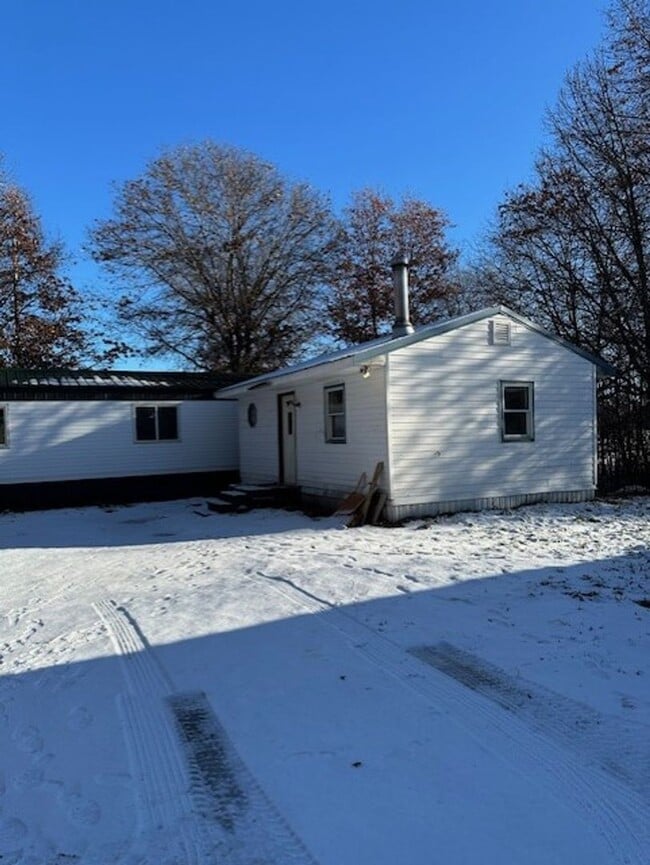 Photo - 3 Bedrooms, 1 Bathroom Trailer Home in Mot...