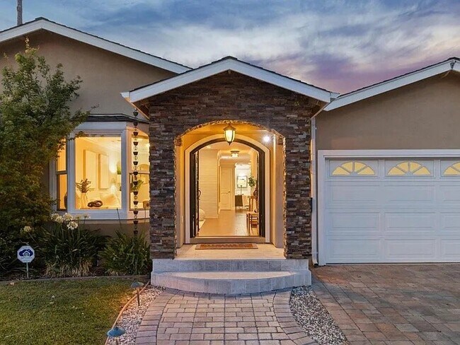Building Photo - 1569 Duvall Dr