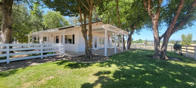 Building Photo - SILVER8424 Unit cottage Rental