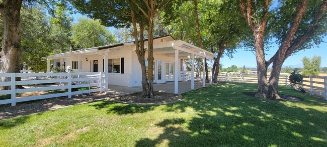 Building Photo - SILVER8424 Unit cottage Rental