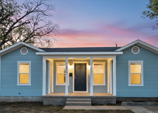 Building Photo - AVAILABLE SOON!