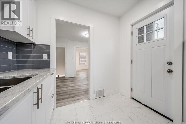 Photo - 1691 Dougall Ave