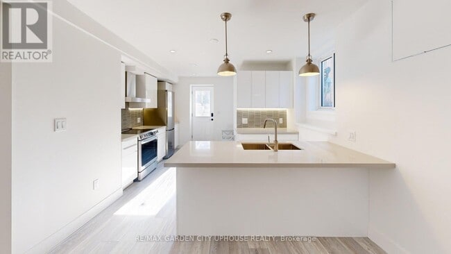 Photo - 168 Russell Ave