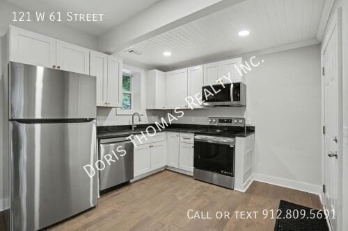 121 W 61st St