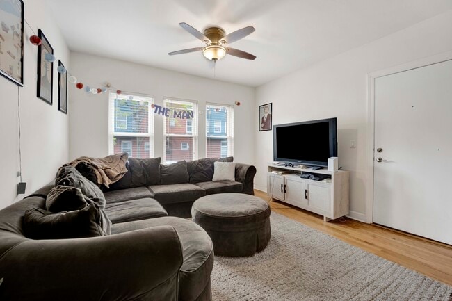 Building Photo - 1150-1156 W Cornelia Ave