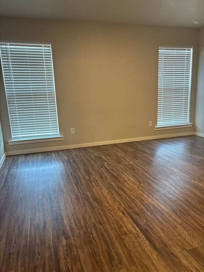 Photo - Half off the 1st month's rent!!