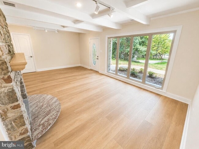 Photo - 425 Woodhill Rd