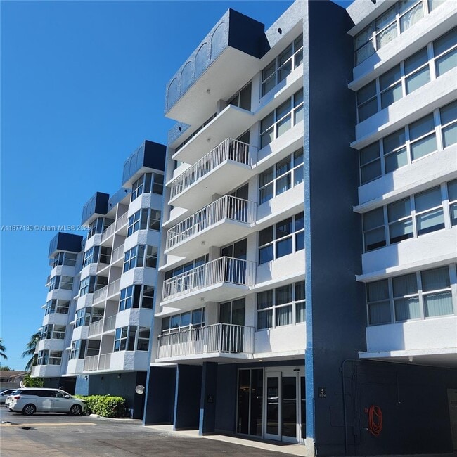 Photo - 16565 NE 26th Ave Unit 3F