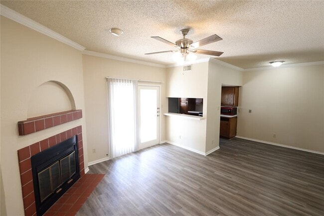 Building Photo - 3840 Far W Blvd Unit 217