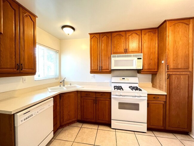 Photo - 3 bed, 2 bath in Ontario, CA!