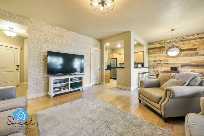 Photo - 5074 Alworth St