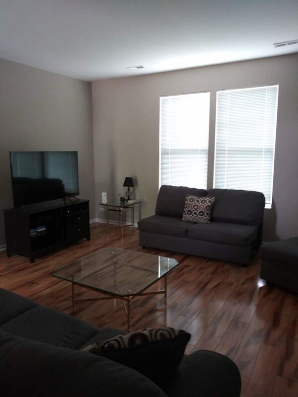 Photo - 481 Metropolitan St