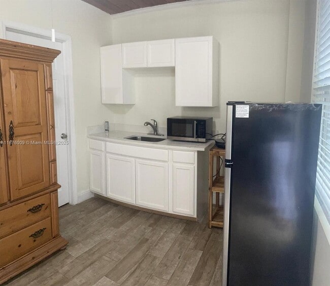 Building Photo - 719 Winters St Unit 719 B Rental