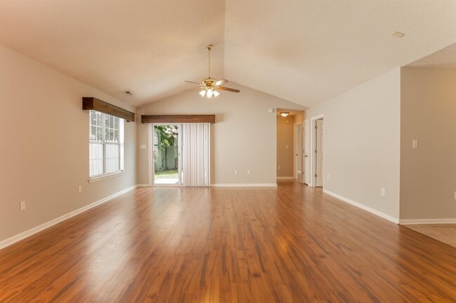 Photo - 112 Dusty Trail Ln