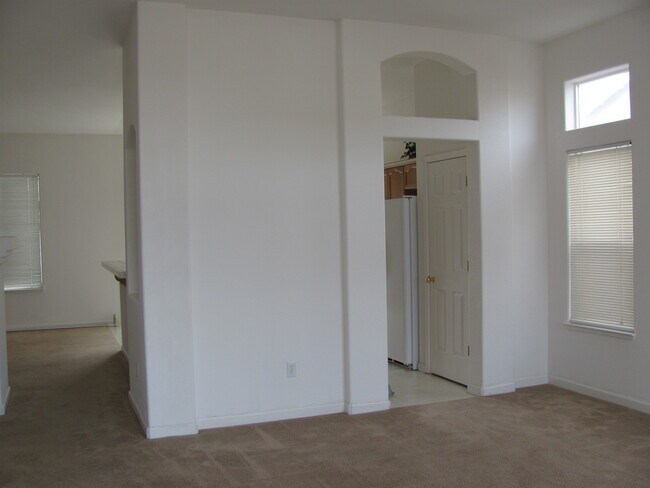 Photo - 930 Desert Breeze Way