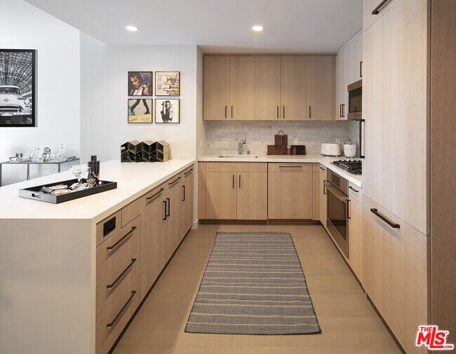 Building Photo - 1755 Argyle Ave Unit 1206 Rental