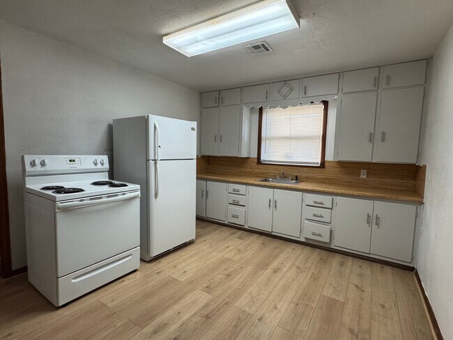 Photo - 813 SW E Ave Unit 813 SW E Ave Apt B